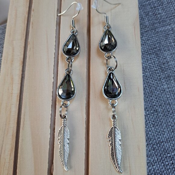 Boho Feather Gray Double Tiered Earrings Brand New - Picture 1 of 1